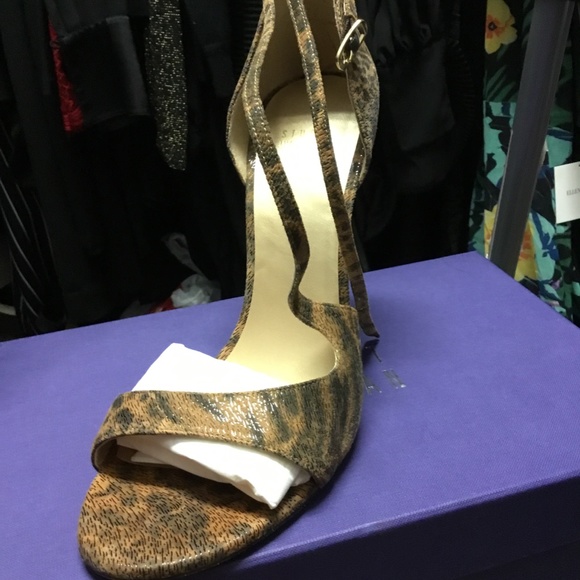 Glazed Safari Nubia Sandals by Stuart Weitzman - Picture 2 of 3